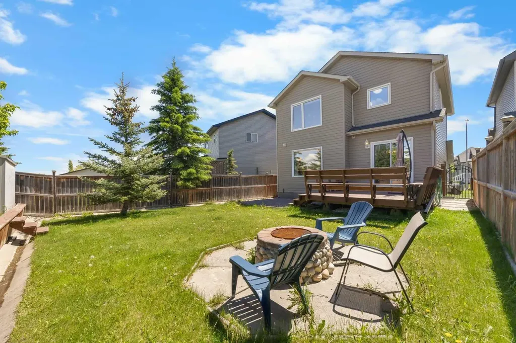 141 Citadel Bluff Close NW Calgary AB T3G 5E3