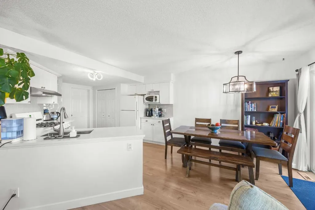 141 Citadel Bluff Close NW Calgary AB T3G 5E3