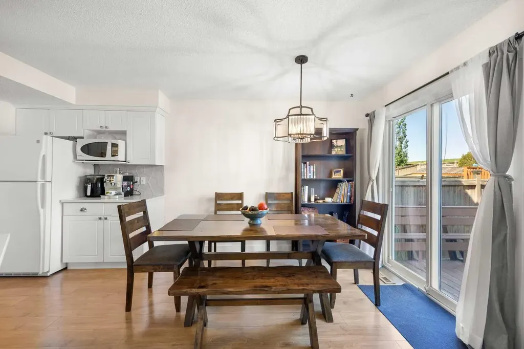 141 Citadel Bluff Close NW Calgary AB T3G 5E3