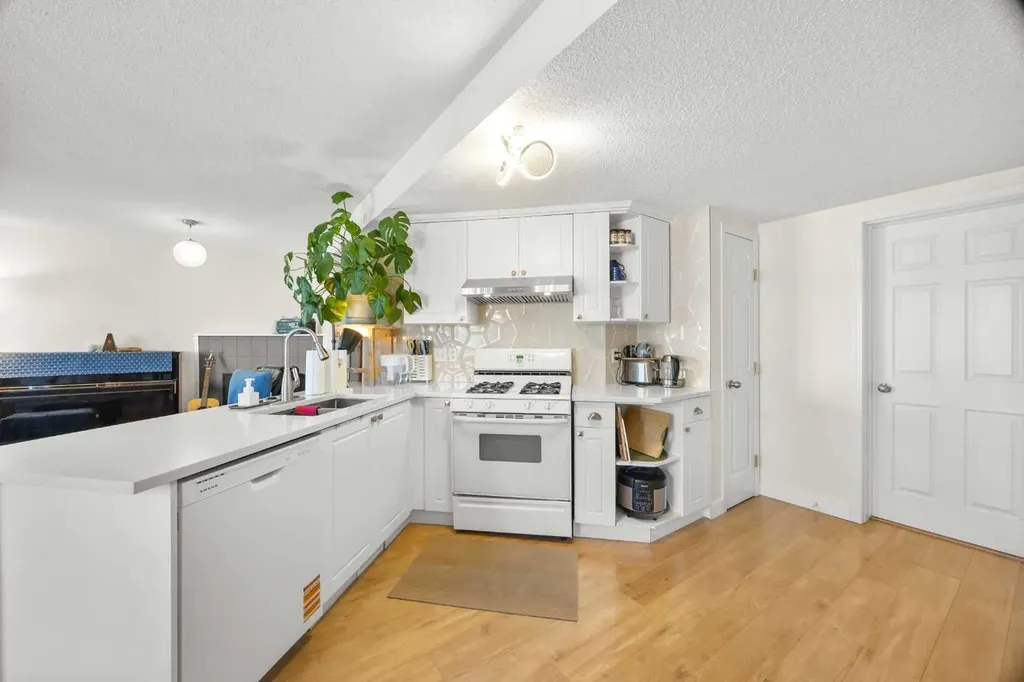 141 Citadel Bluff Close NW Calgary AB T3G 5E3