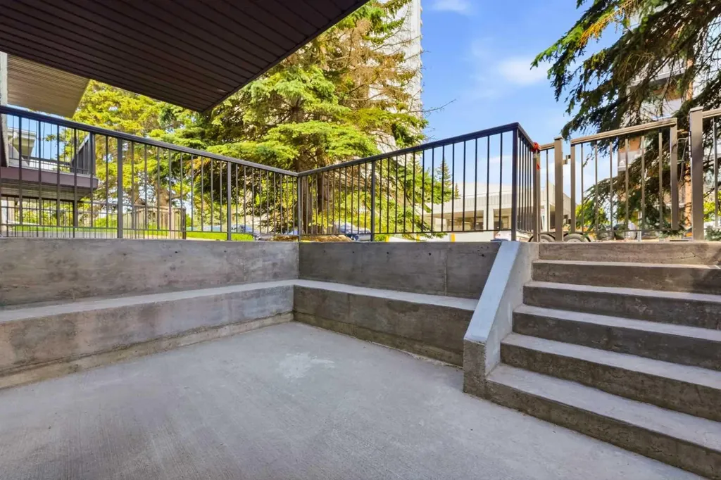 611 67 Avenue SW Calgary AB T2V 0M3