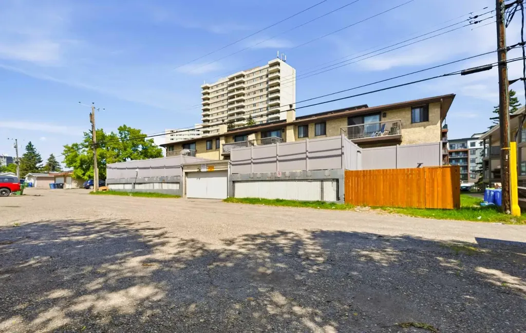 611 67 Avenue SW Calgary AB T2V 0M3