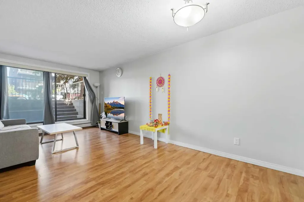 611 67 Avenue SW Calgary AB T2V 0M3