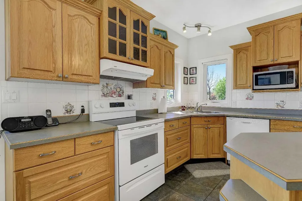9009 128 Avenue Grande Prairie AB T8X 8C7