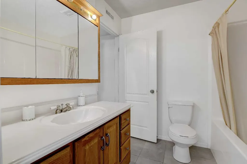 9009 128 Avenue Grande Prairie AB T8X 8C7