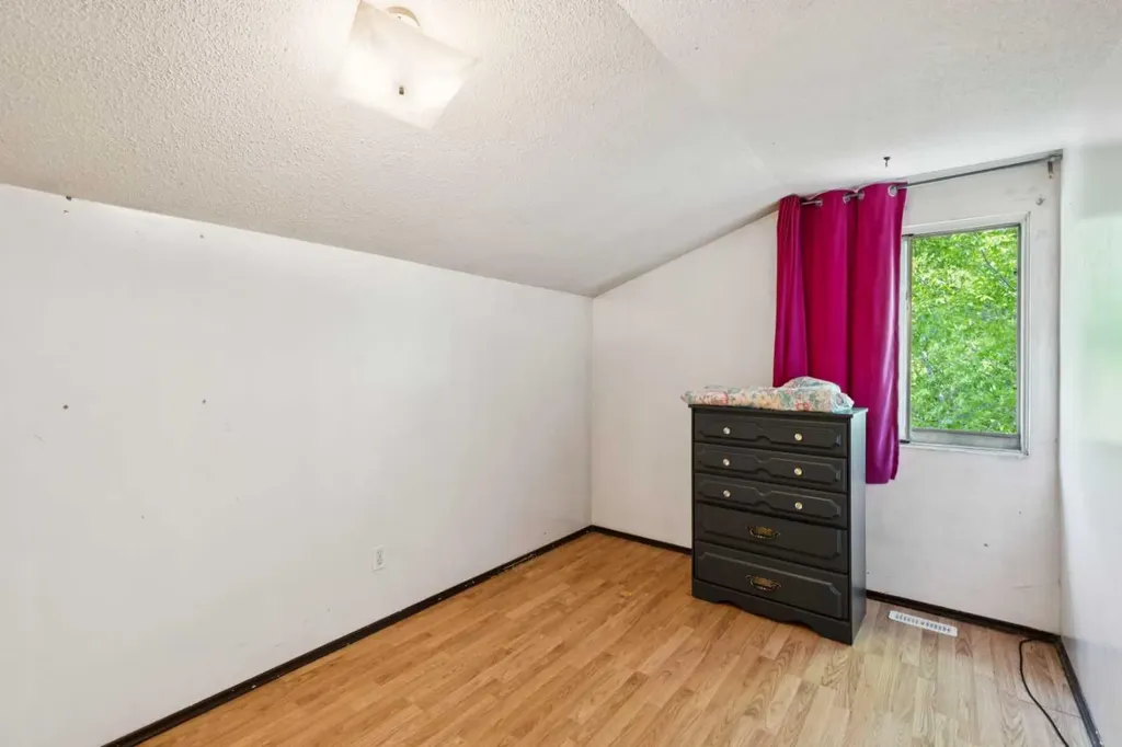 2030 39 Street SE Calgary AB T2B1A5