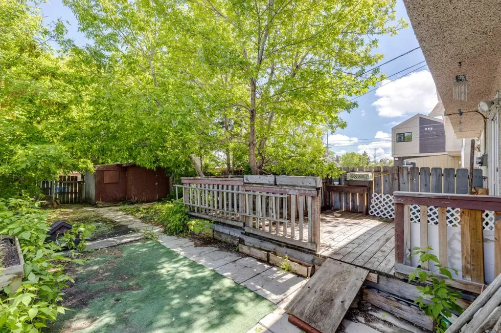 2030 39 Street SE Calgary AB T2B1A5
