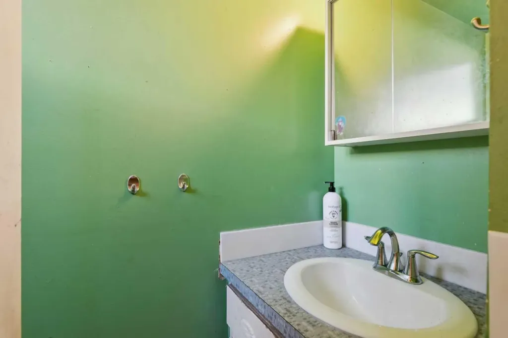 2030 39 Street SE Calgary AB T2B1A5