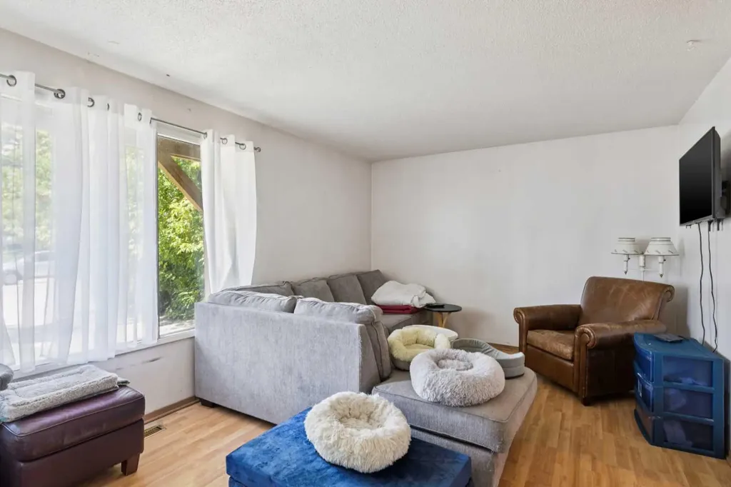 2030 39 Street SE Calgary AB T2B1A5