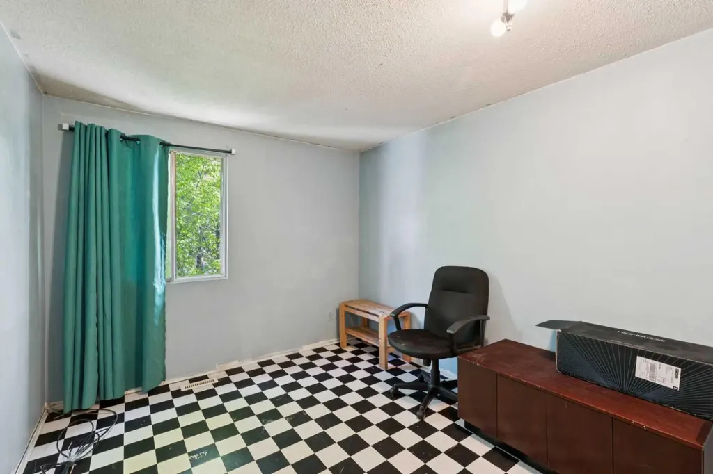 2030 39 Street SE Calgary AB T2B1A5