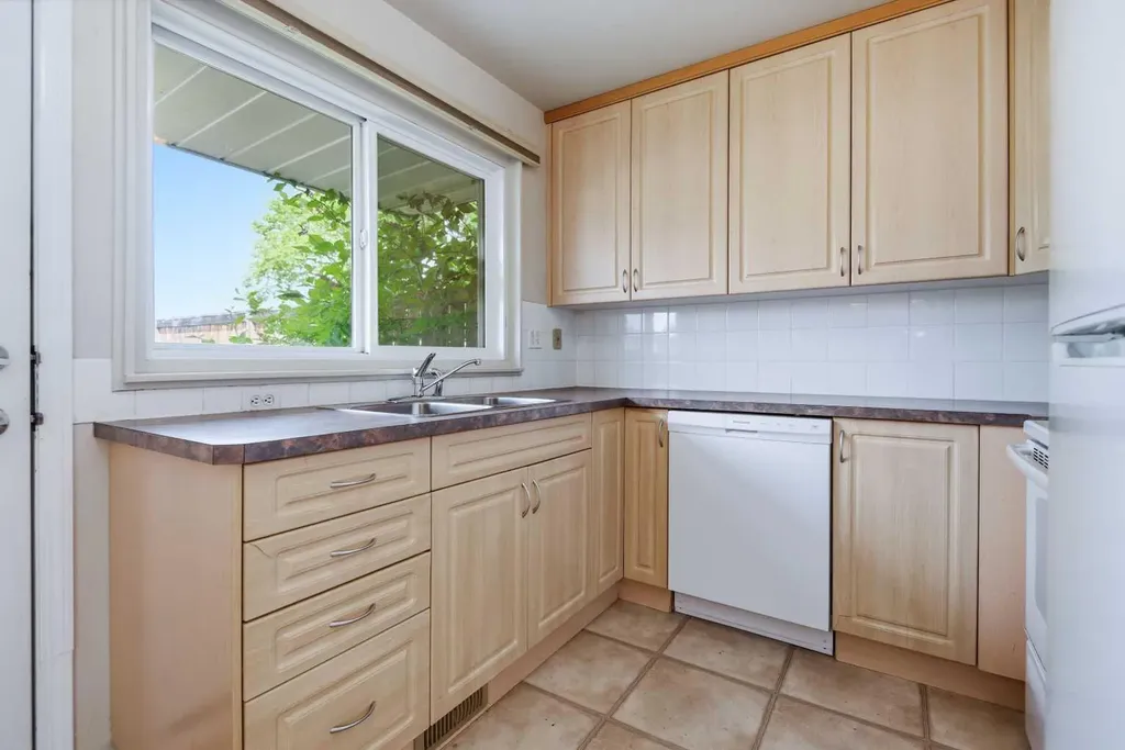 3907 39 Street Red Deer AB T4N 0M6