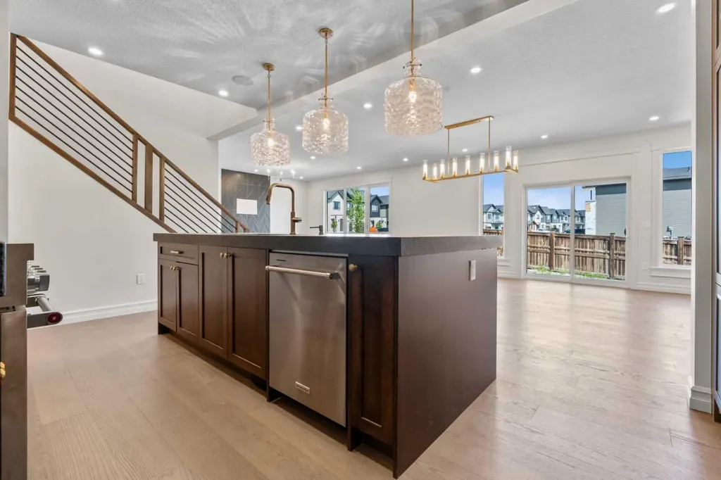 32 Greenwich Mews NW Calgary AB T3B 6P9
