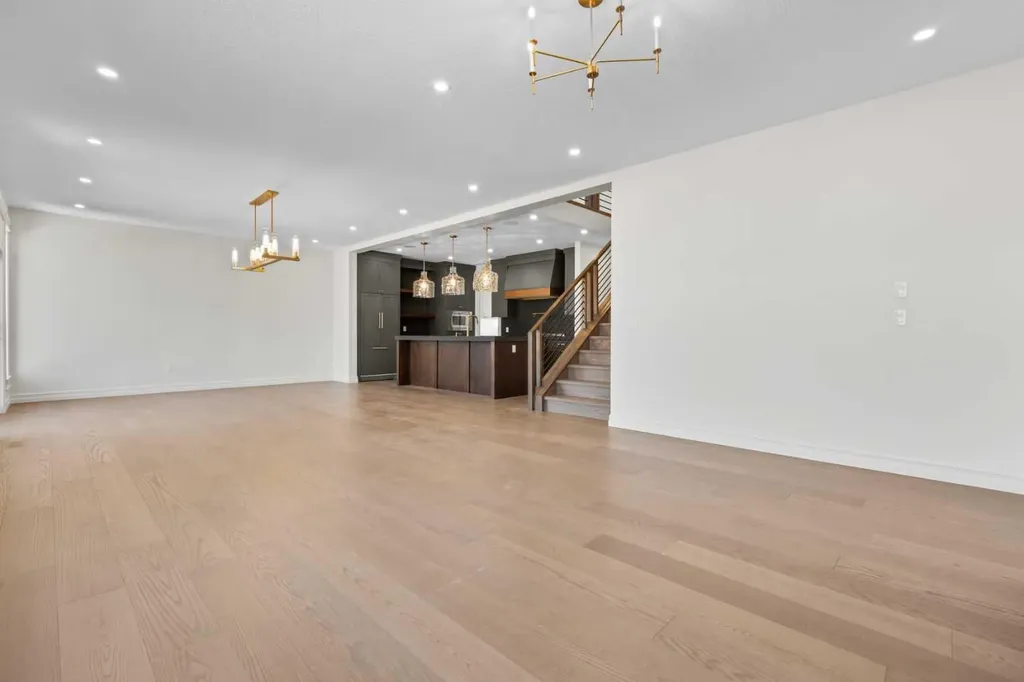 32 Greenwich Mews NW Calgary AB T3B 6P9