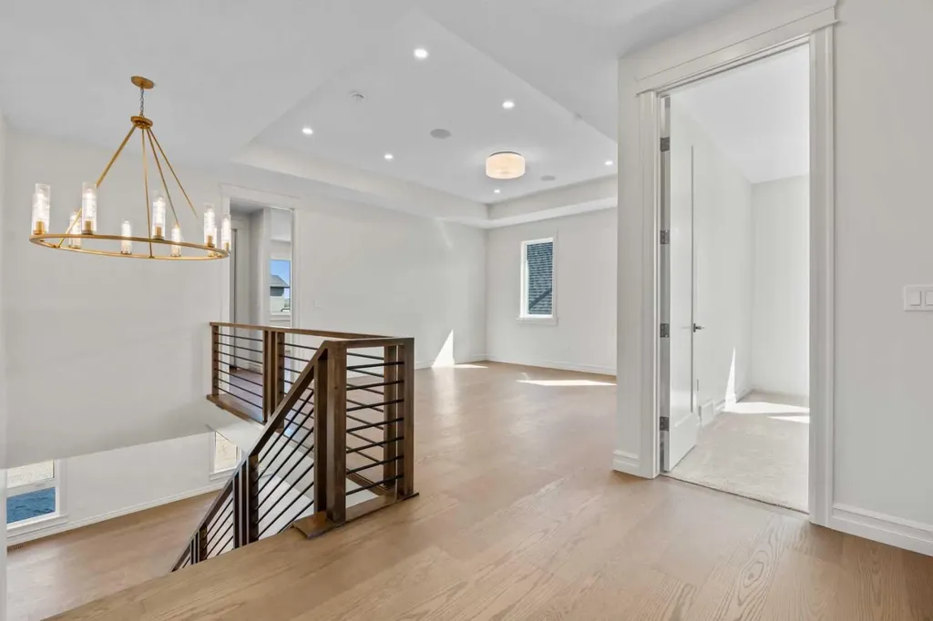 32 Greenwich Mews NW Calgary AB T3B 6P9