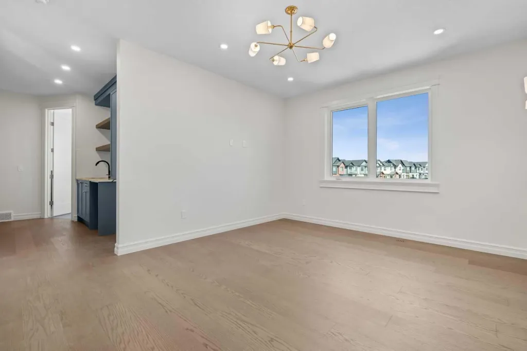32 Greenwich Mews NW Calgary AB T3B 6P9