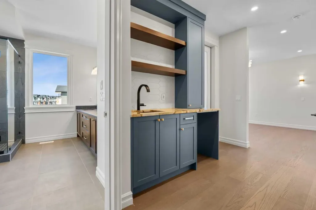 32 Greenwich Mews NW Calgary AB T3B 6P9