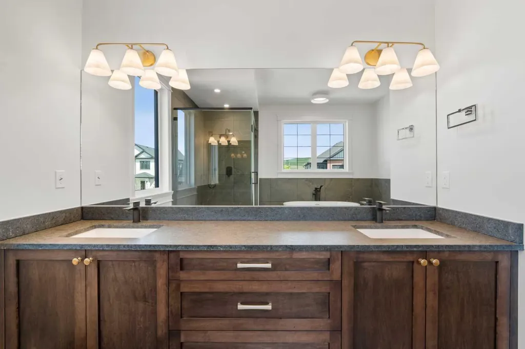 32 Greenwich Mews NW Calgary AB T3B 6P9