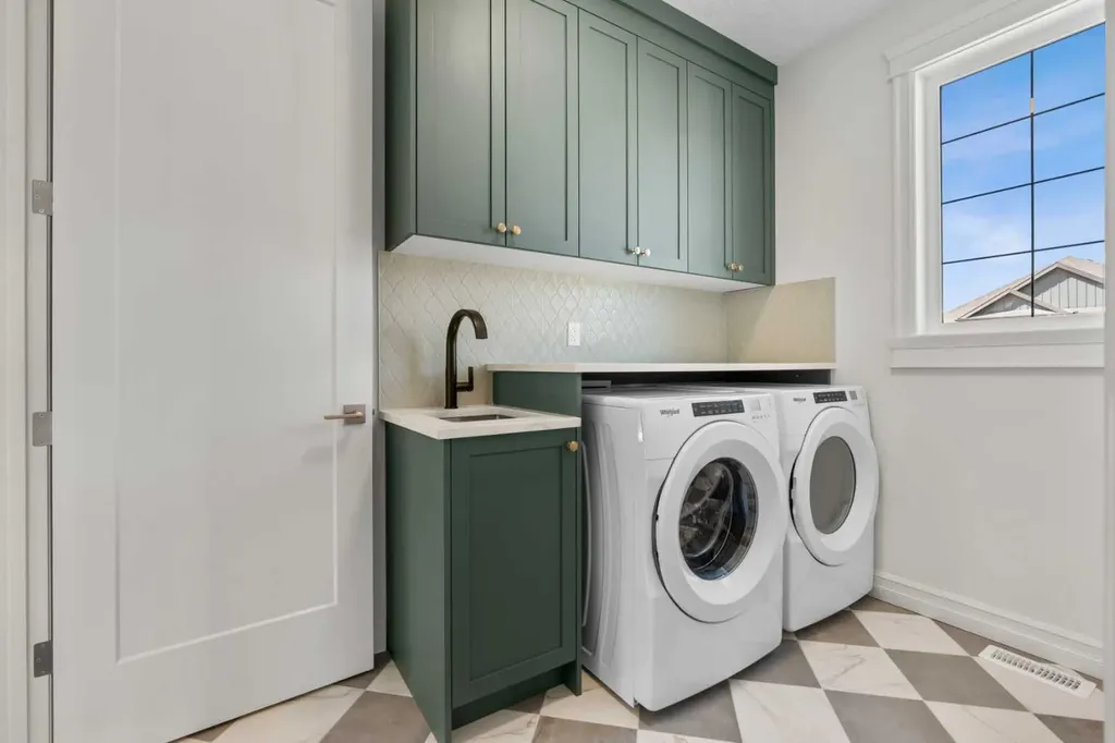 32 Greenwich Mews NW Calgary AB T3B 6P9