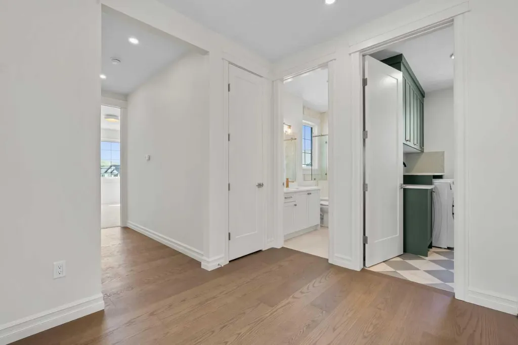 32 Greenwich Mews NW Calgary AB T3B 6P9