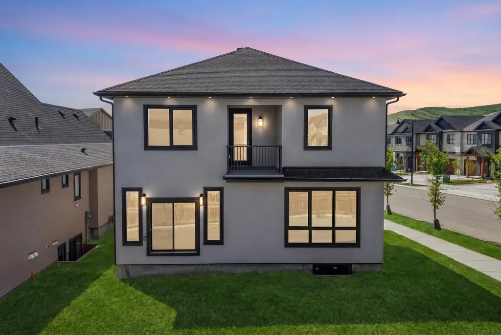 32 Greenwich Mews NW Calgary AB T3B 6P9