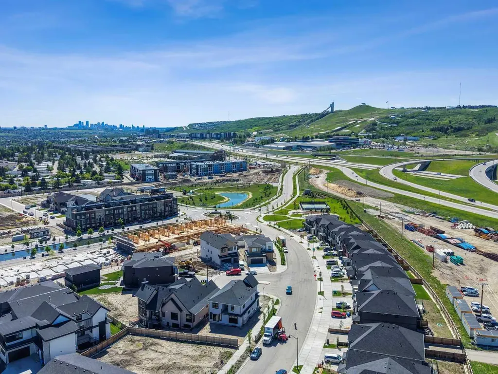 32 Greenwich Mews NW Calgary AB T3B 6P9