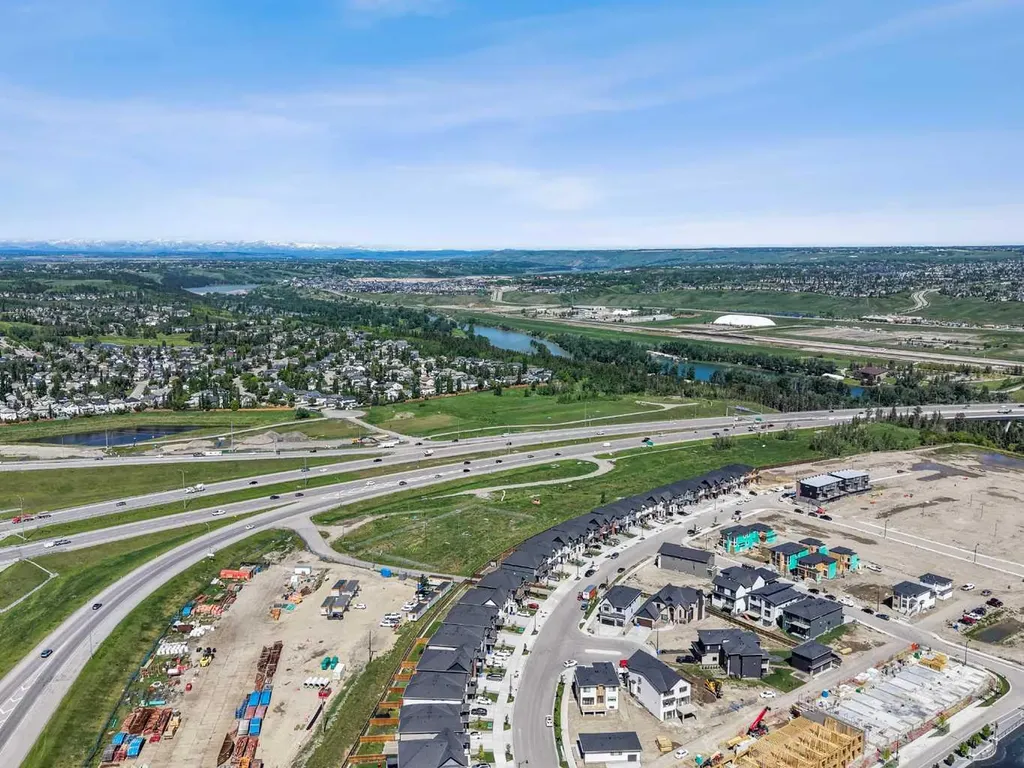 32 Greenwich Mews NW Calgary AB T3B 6P9
