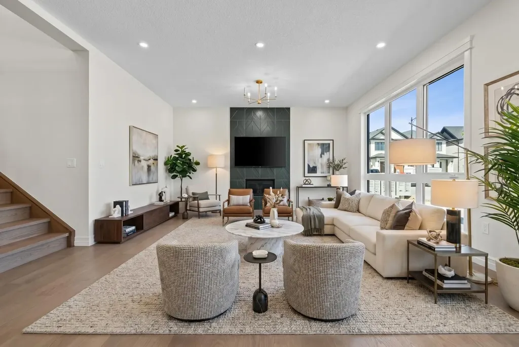 32 Greenwich Mews NW Calgary AB T3B 6P9