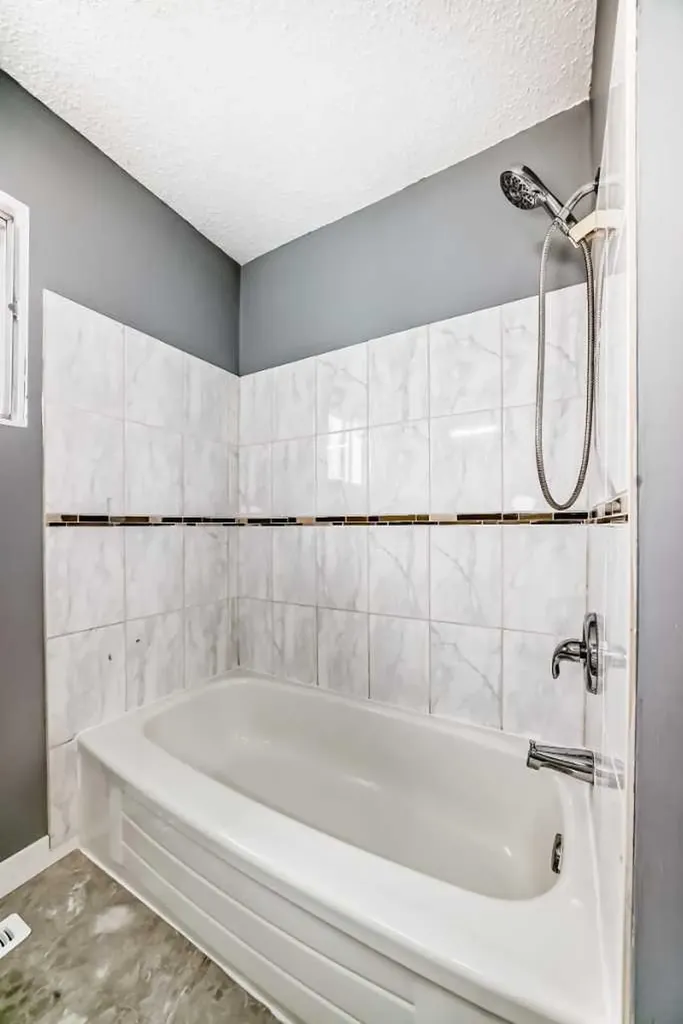 232 Marlborough Way NE Calgary AB T2A 6R9