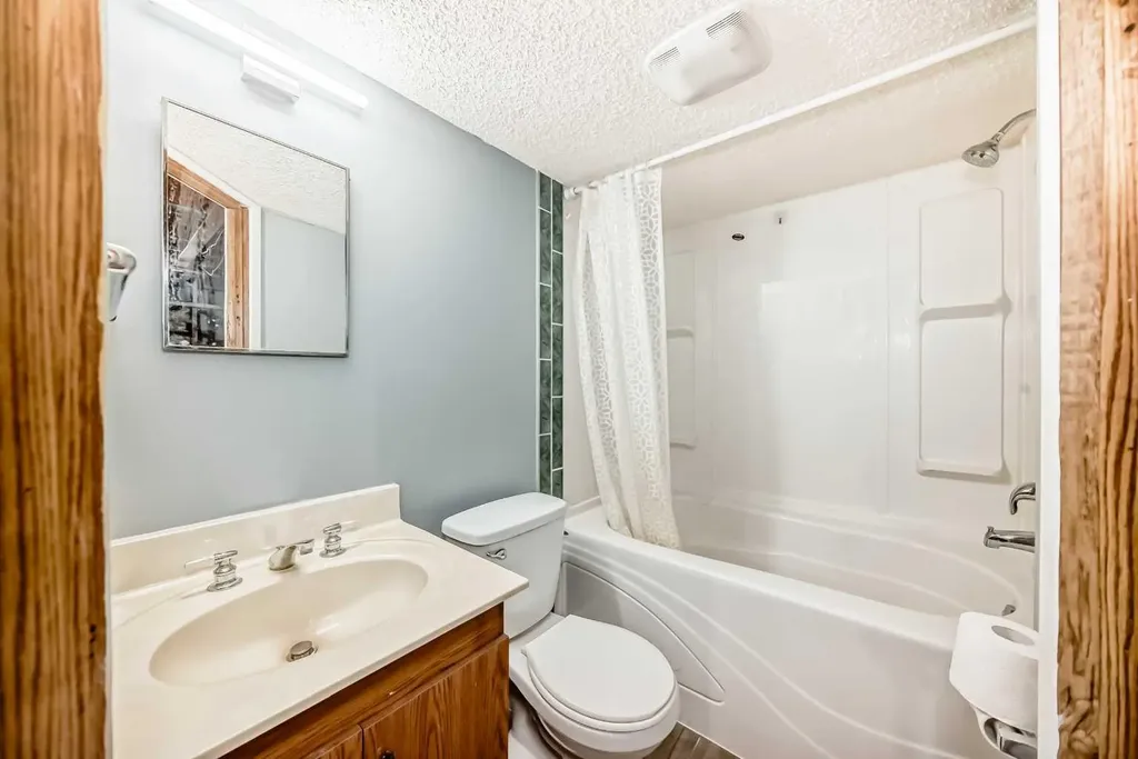 232 Marlborough Way NE Calgary AB T2A 6R9