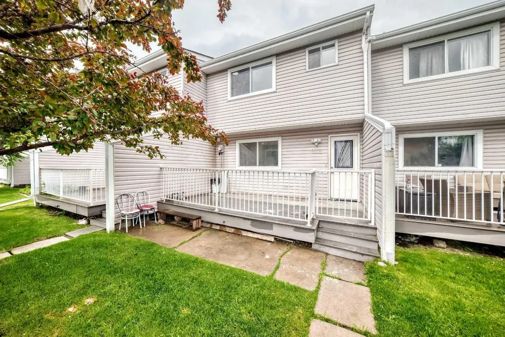 232 Marlborough Way NE Calgary AB T2A 6R9