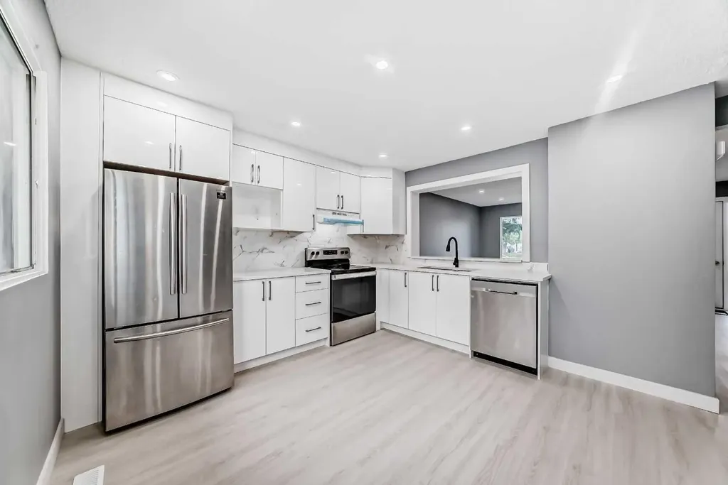 232 Marlborough Way NE Calgary AB T2A 6R9