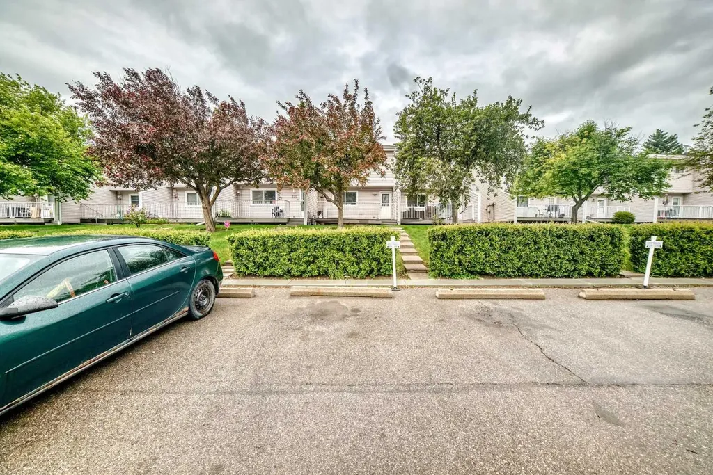232 Marlborough Way NE Calgary AB T2A 6R9
