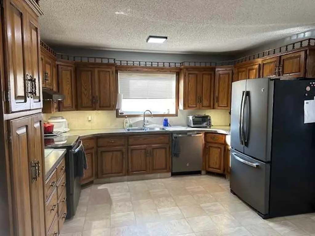 584 2nd Avenue W Cardston AB T0K 0K0
