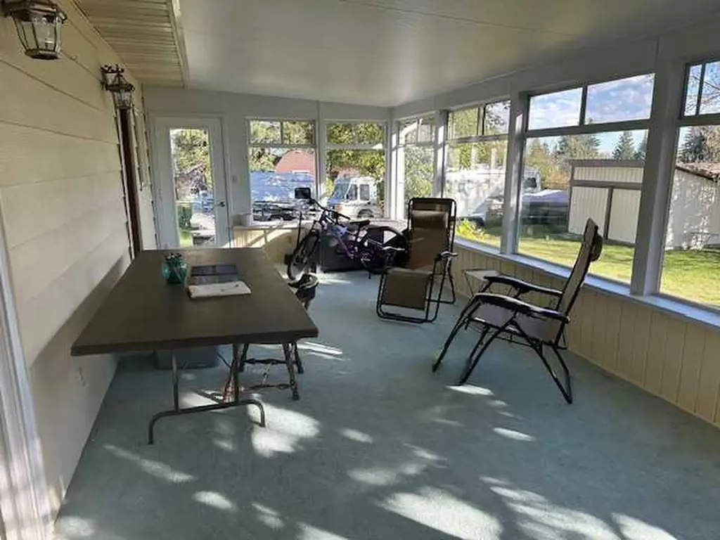 584 2nd Avenue W Cardston AB T0K 0K0