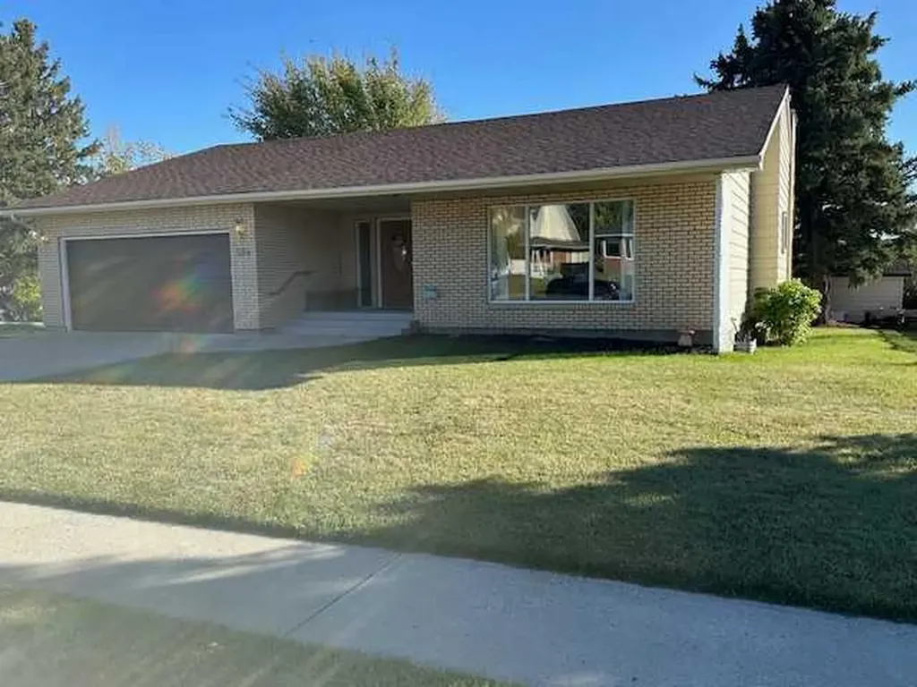 584 2nd Avenue W Cardston AB T0K 0K0