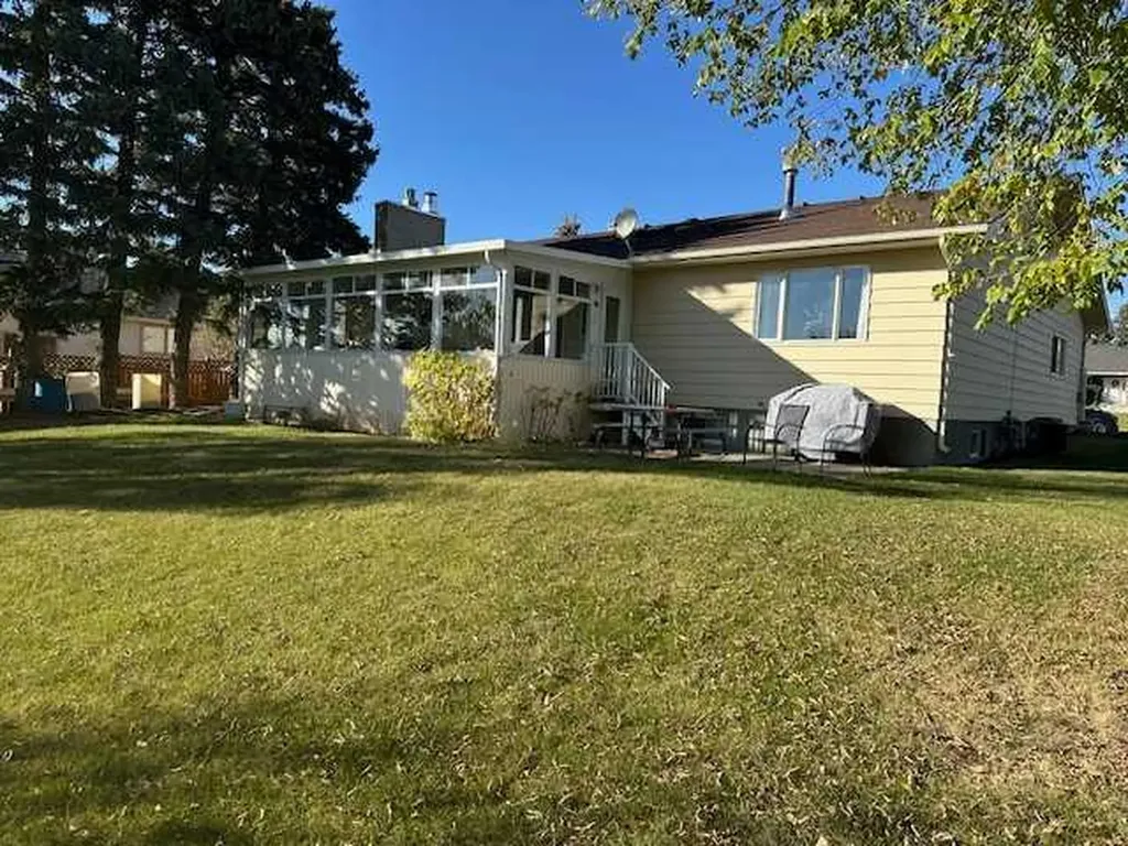 584 2nd Avenue W Cardston AB T0K 0K0