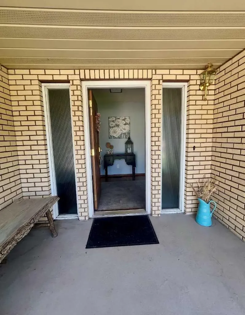 584 2nd Avenue W Cardston AB T0K 0K0