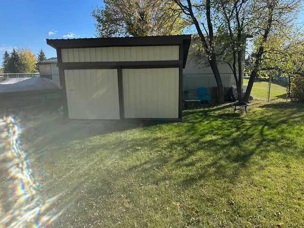 584 2nd Avenue W Cardston AB T0K 0K0