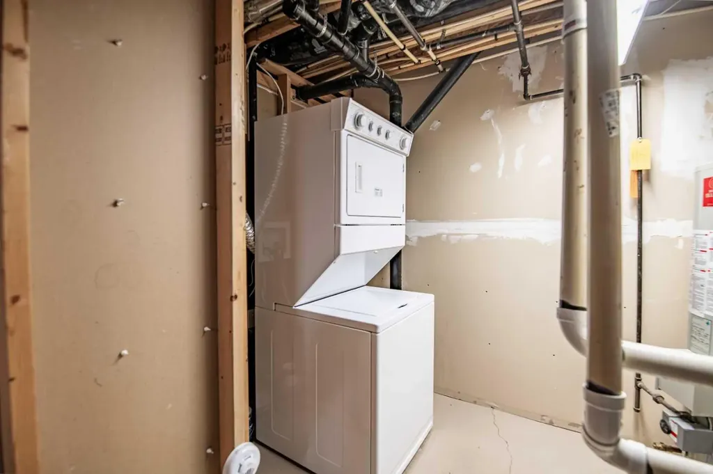 39 Jenkins Drive Red Deer AB T4P 3X1