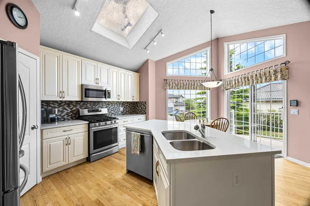288 Hamptons Terrace NW Calgary AB T3A 5R4