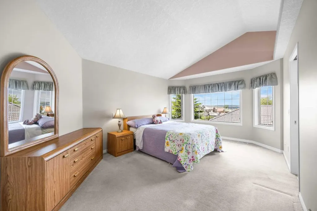 288 Hamptons Terrace NW Calgary AB T3A 5R4