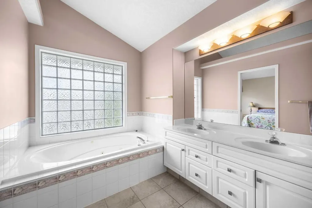 288 Hamptons Terrace NW Calgary AB T3A 5R4