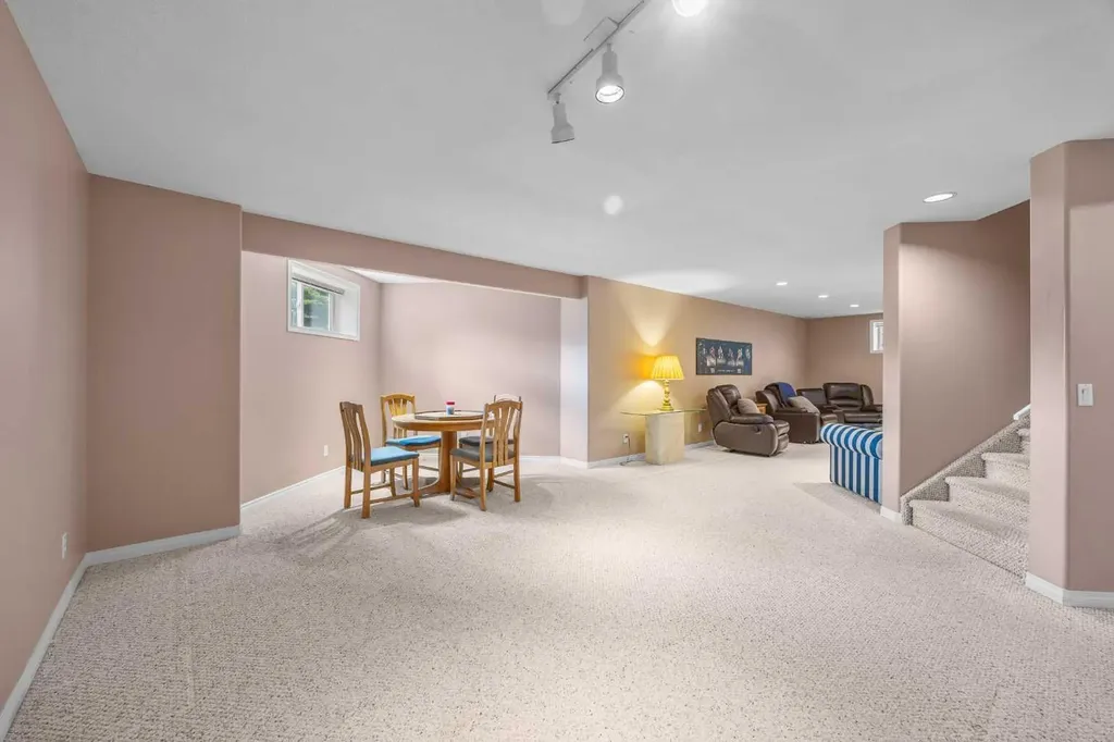 288 Hamptons Terrace NW Calgary AB T3A 5R4