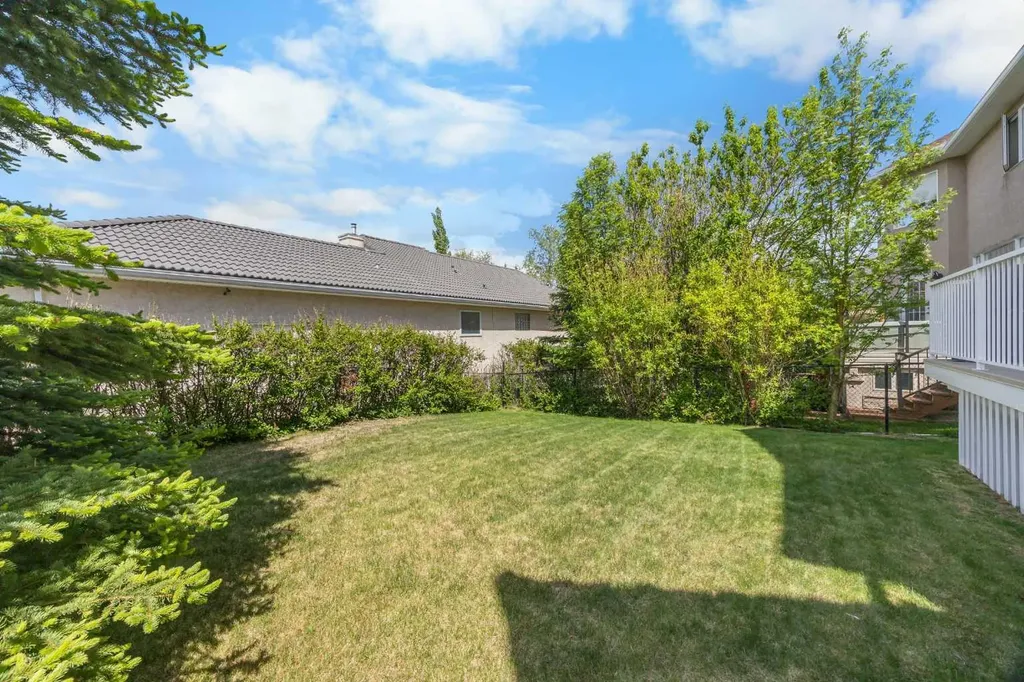 288 Hamptons Terrace NW Calgary AB T3A 5R4