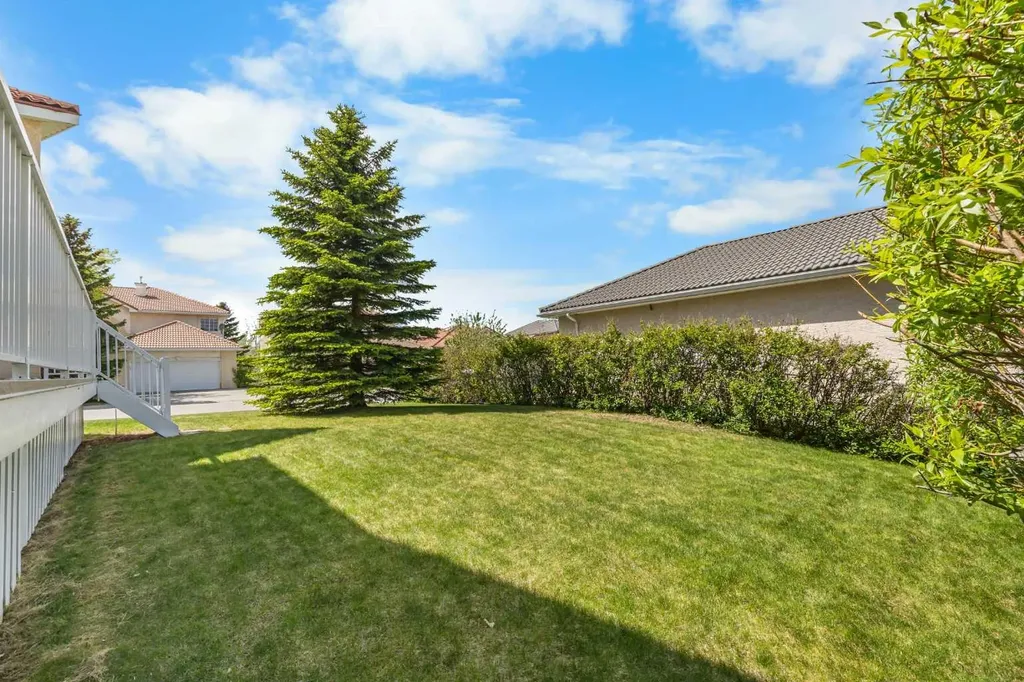 288 Hamptons Terrace NW Calgary AB T3A 5R4