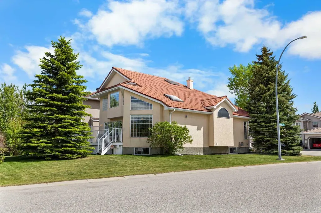 288 Hamptons Terrace NW Calgary AB T3A 5R4