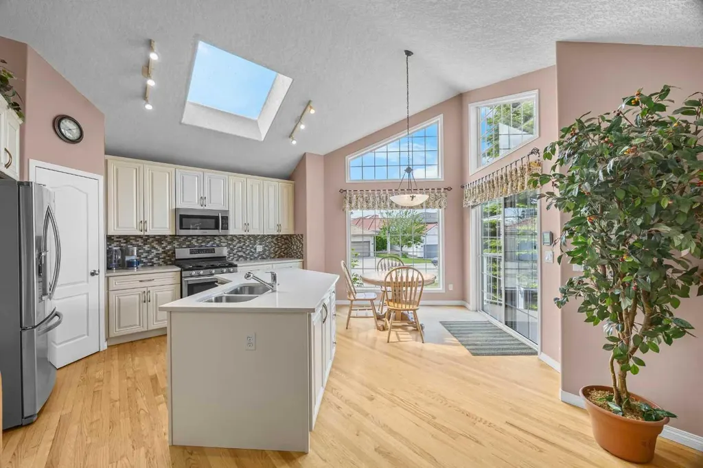 288 Hamptons Terrace NW Calgary AB T3A 5R4