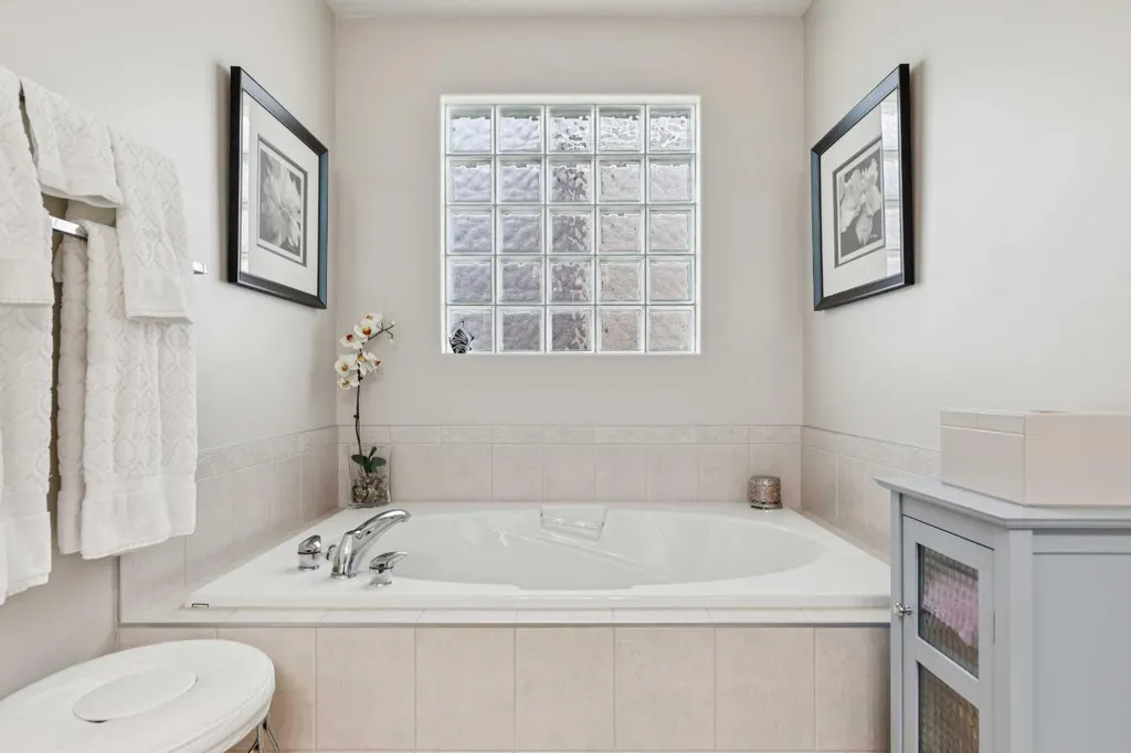 511 Rocky Ridge Drive NW Calgary AB T3G 5C3