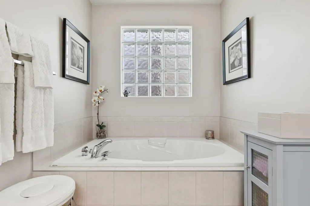 511 Rocky Ridge Drive NW Calgary AB T3G 5C3