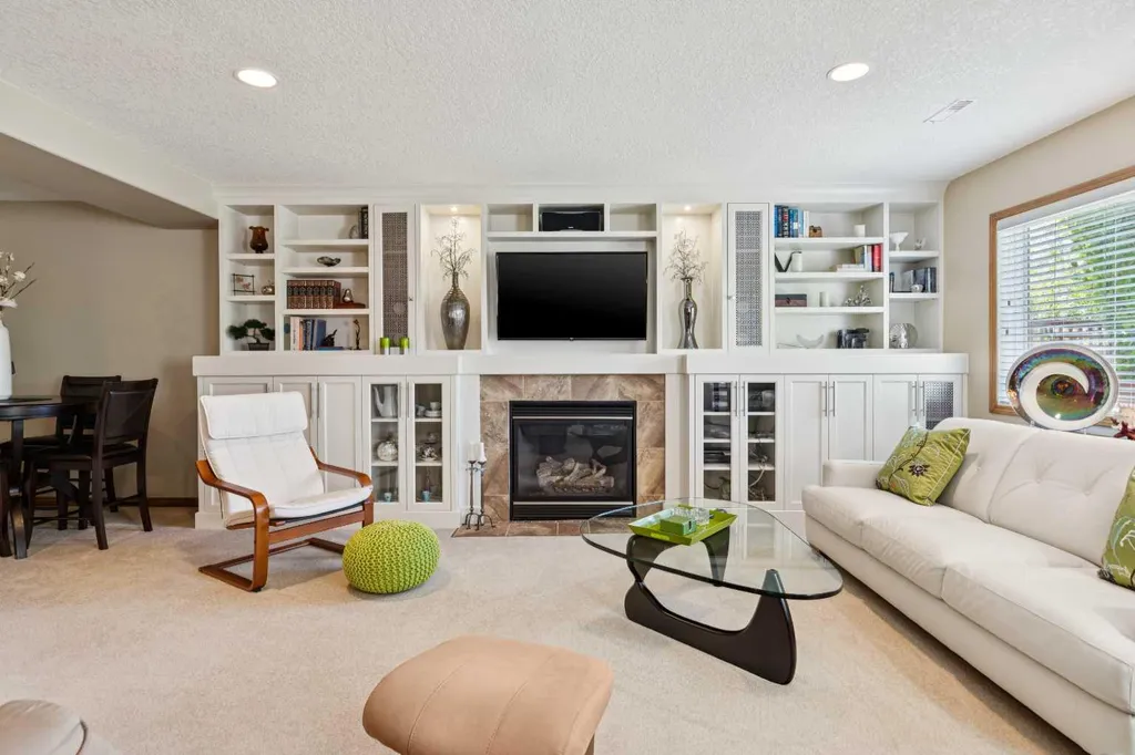 511 Rocky Ridge Drive NW Calgary AB T3G 5C3